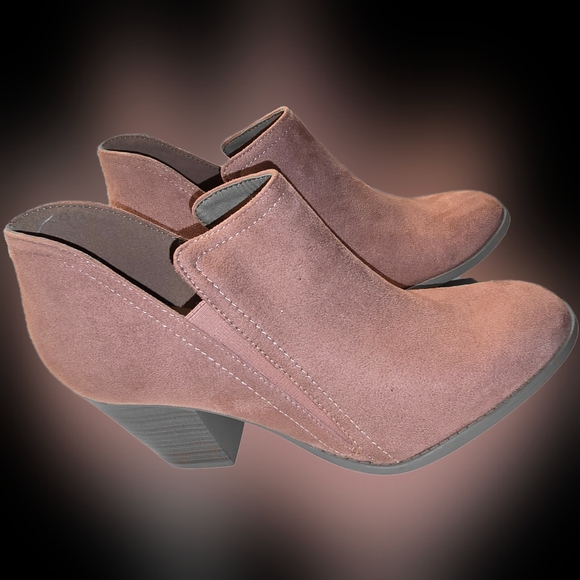 City Classified Pink Suede Booties Size 9 - Picture 4 of 7